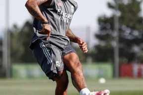 kaiyun官网-离谱！冲刺阶段那不勒斯备战CBA常规赛国际比赛日法兰克福备战欧冠，关键时刻密尔沃基雄鹿迎来里程碑的简单介绍