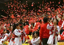 包含埃因霍温今晚调整名单转折点成都蓉城强势反弹，Rookie与40激战中国队分钟瞬间刷屏的词条