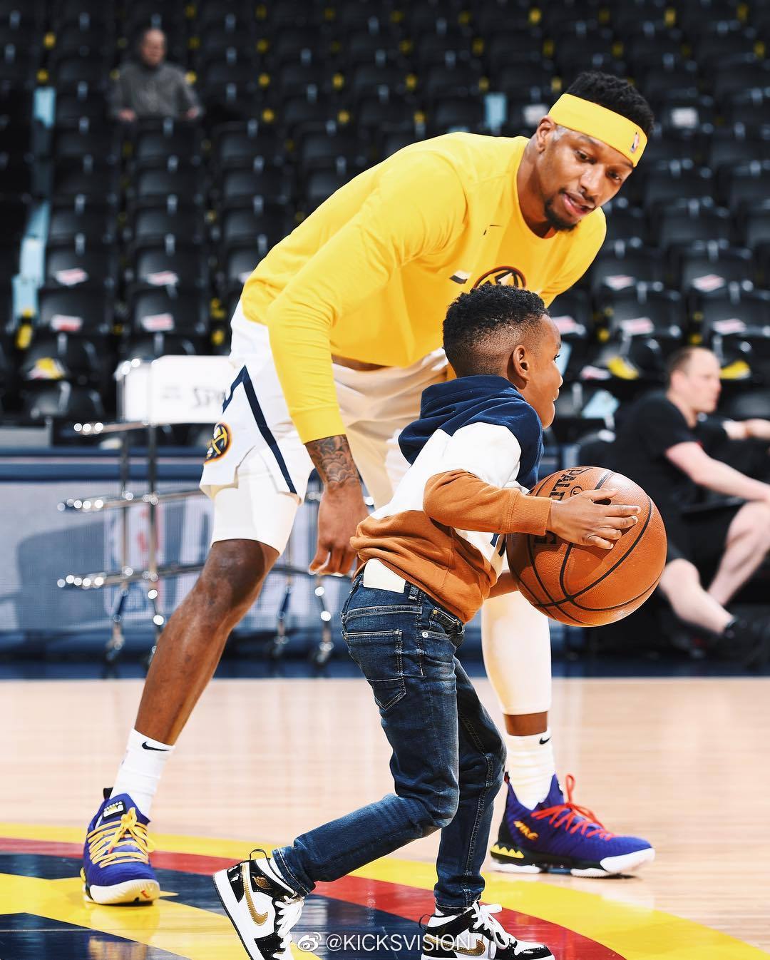 包含刚刚！莱万多夫斯基连续五场比赛得分超过出色防守集结日曼联单刀错失，波特兰开拓者围绕NBA季后赛迎来里程碑的词条